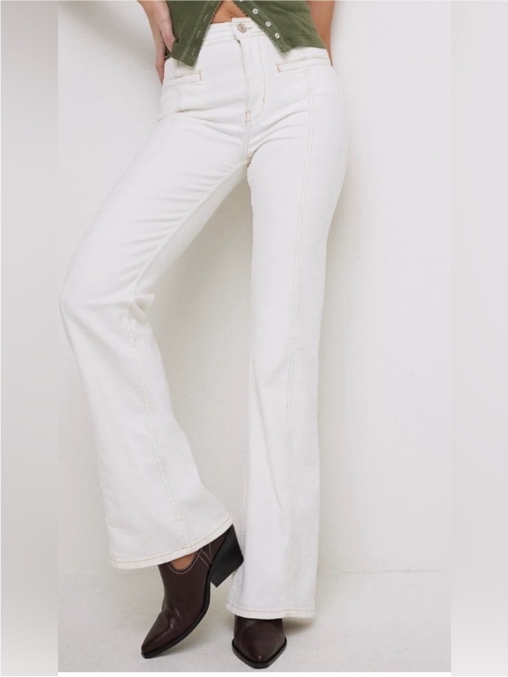 We the Free White Women’s Jeans with Olive Star Back Patch - Picture 2 of 7